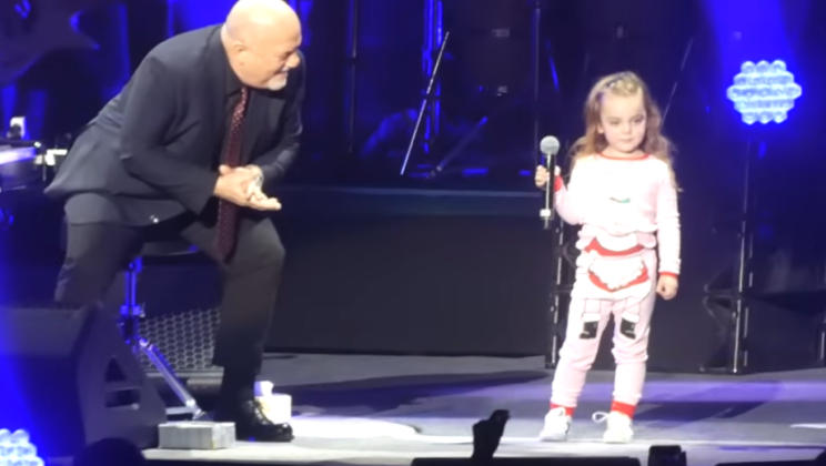 Billy Joel’s three-year-old daughter joins him onstage and immediately steals the spotlight with her slick moves