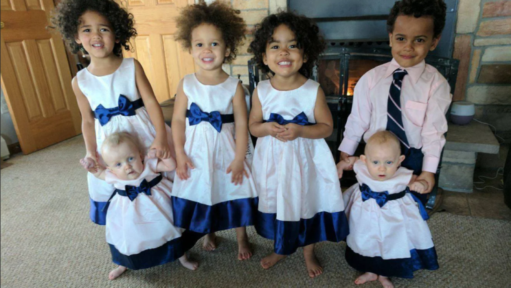 Family surprised everyone with three sets of twins born on the same day